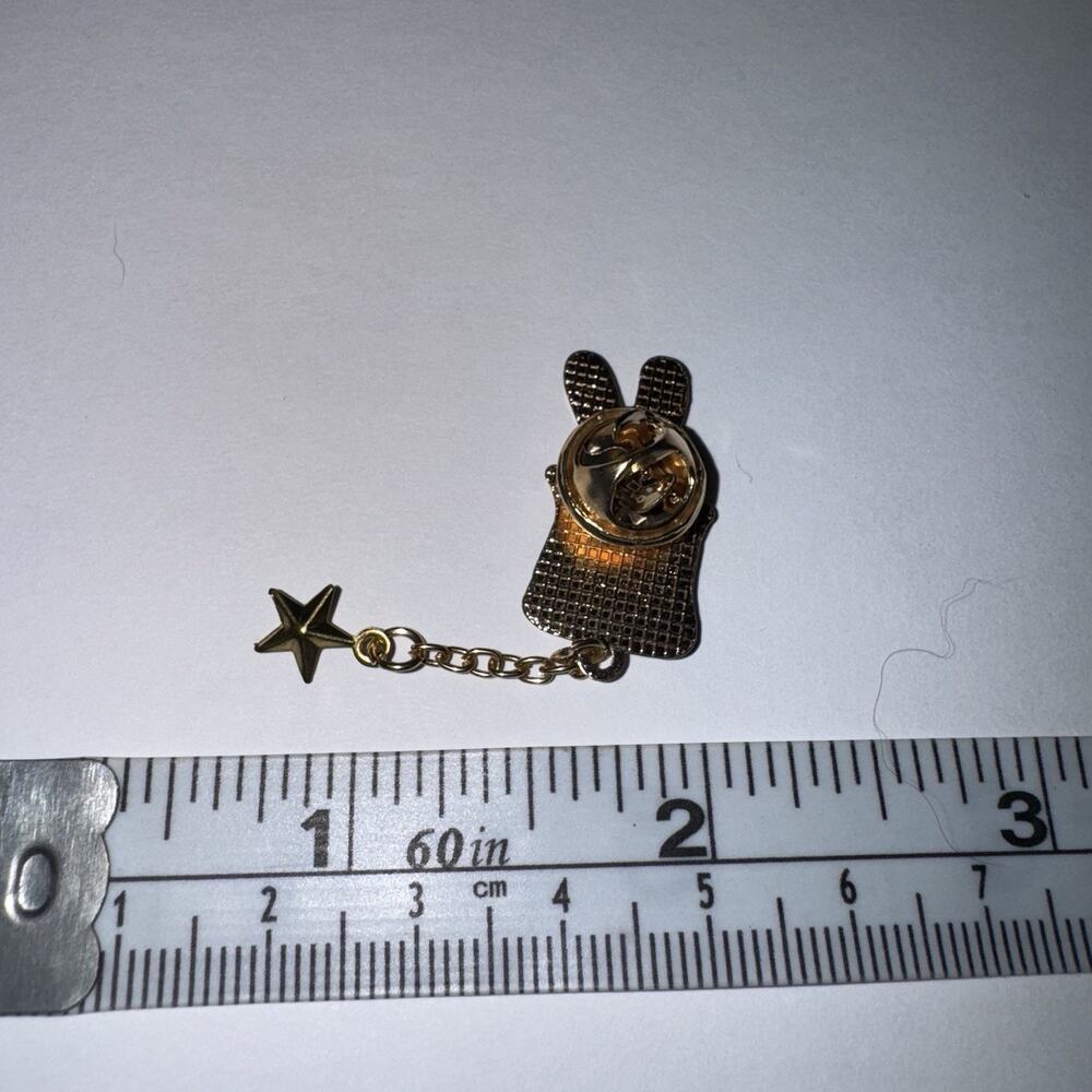 Small Bunny Rabbit Pin Brooch - Picture 2 of 2